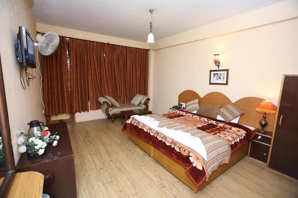 Hotel Natraj Manali ダラムシャーラー 部屋 写真