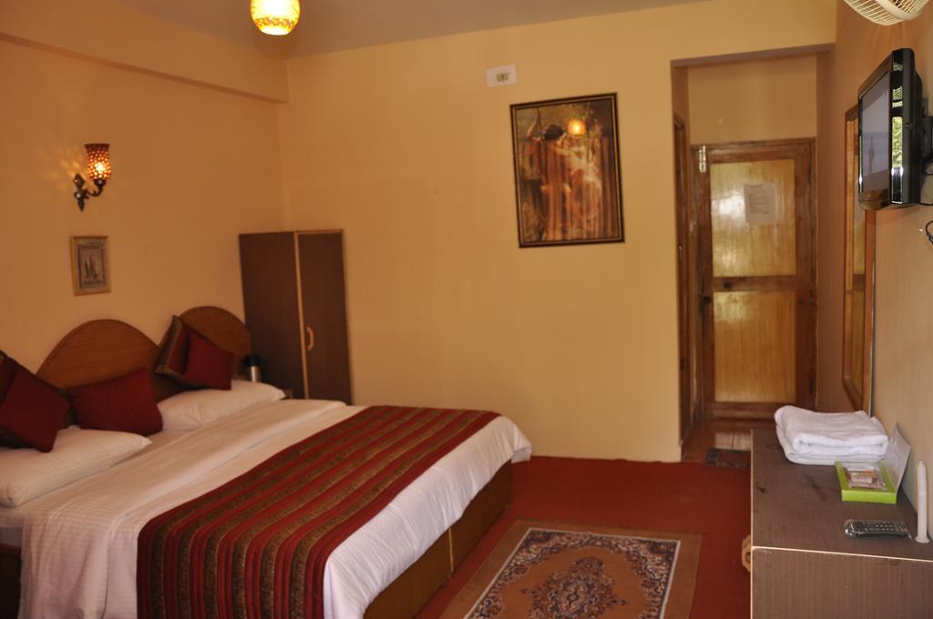 Hotel Natraj Manali ダラムシャーラー 部屋 写真
