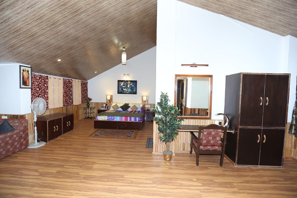 Hotel Natraj Manali ダラムシャーラー 部屋 写真