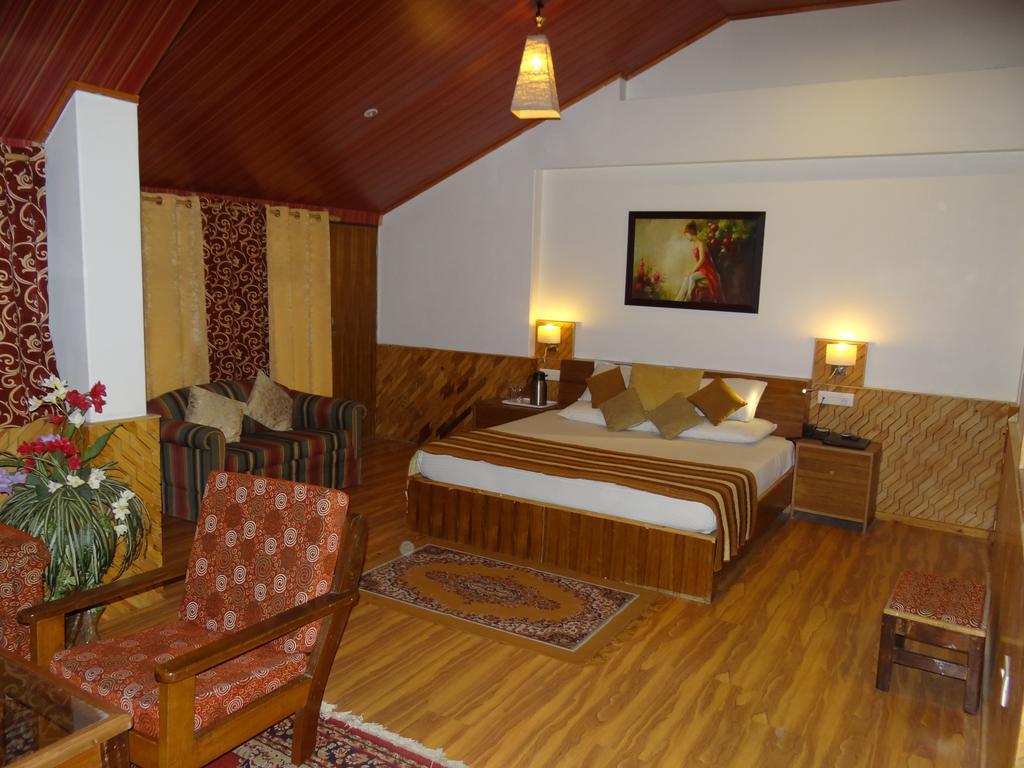 Hotel Natraj Manali ダラムシャーラー 部屋 写真