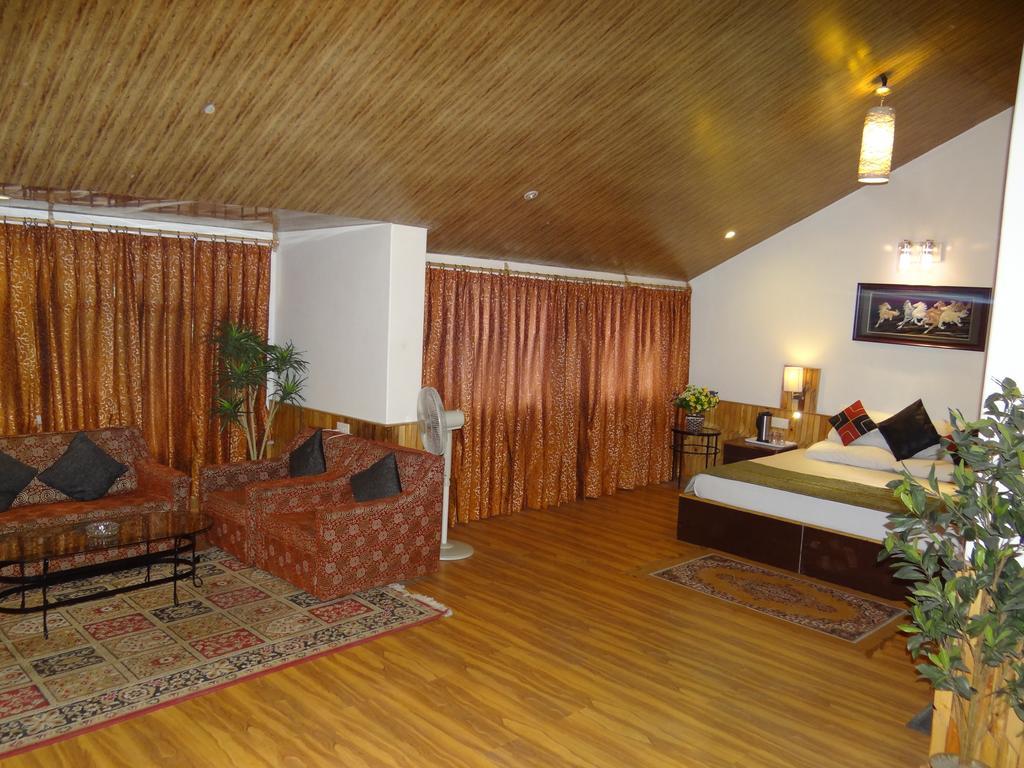 Hotel Natraj Manali ダラムシャーラー 部屋 写真