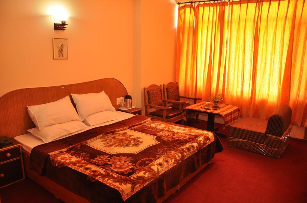 Hotel Natraj Manali ダラムシャーラー 部屋 写真