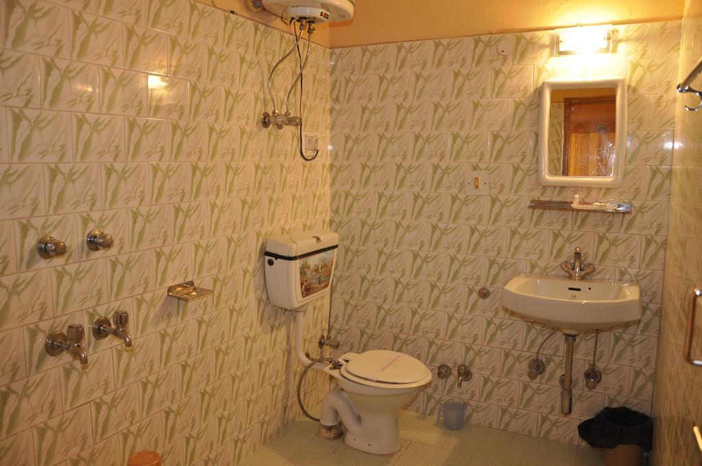 Hotel Natraj Manali ダラムシャーラー 部屋 写真