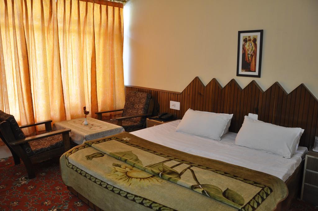 Hotel Natraj Manali ダラムシャーラー 部屋 写真