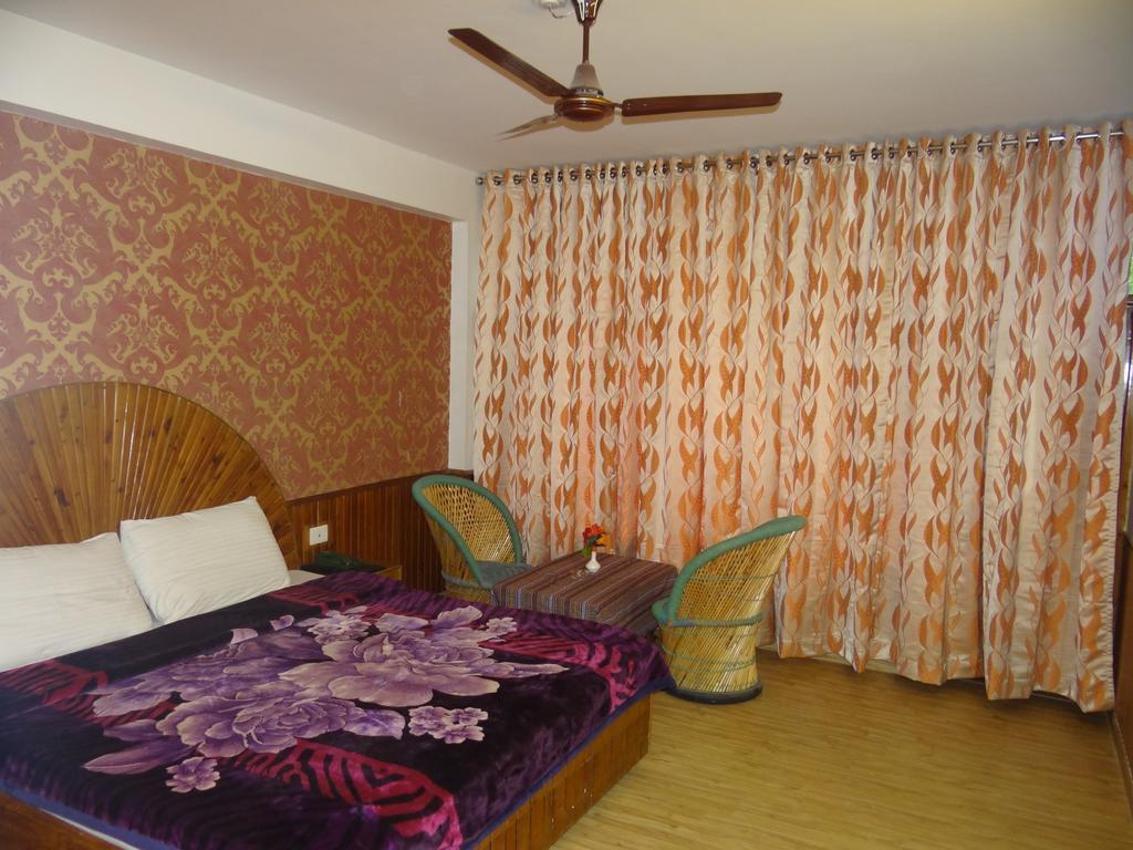 Hotel Natraj Manali ダラムシャーラー 部屋 写真