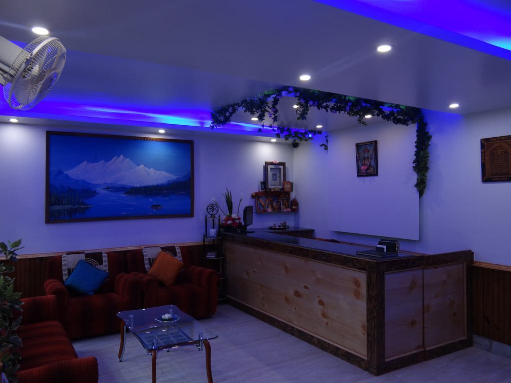 Hotel Natraj Manali ダラムシャーラー エクステリア 写真