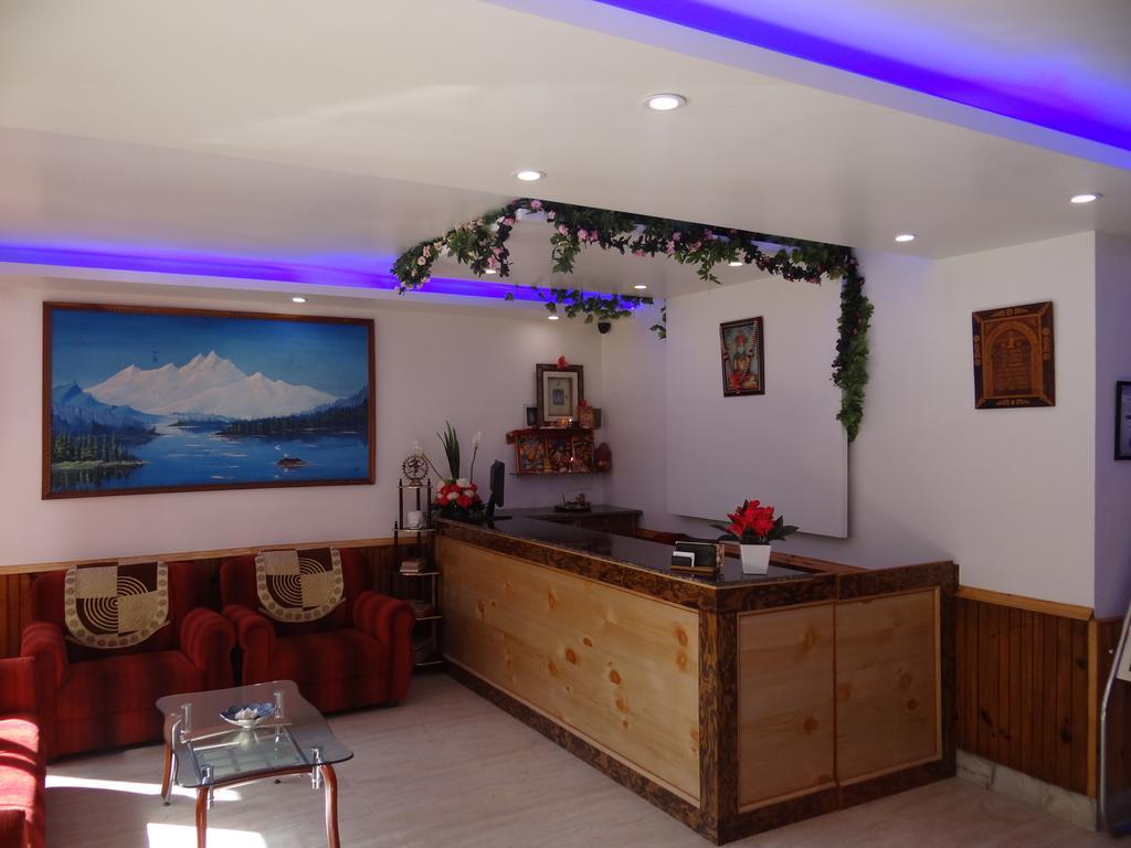 Hotel Natraj Manali ダラムシャーラー エクステリア 写真