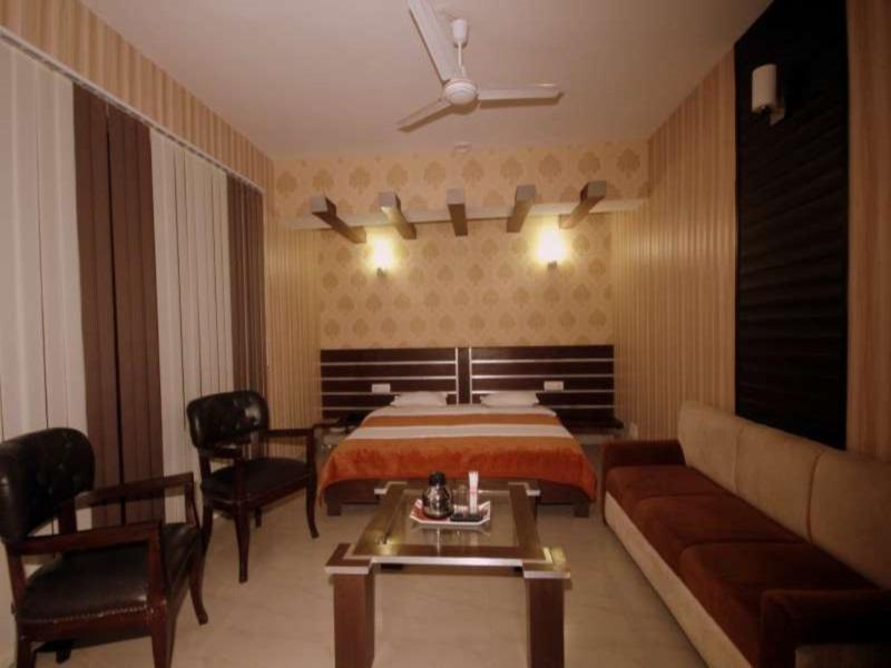 Hotel Natraj Manali ダラムシャーラー エクステリア 写真